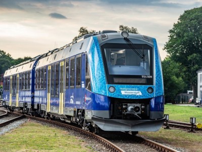全球首条氢动力列车专线在德国开启运营：只排放蒸汽和冷凝水，最高时速 140km / h