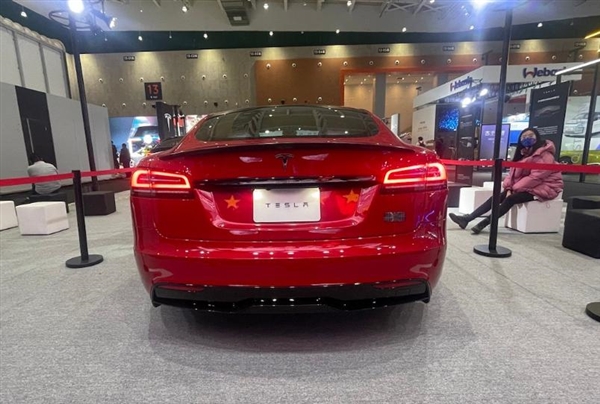 特斯拉Model S/X后尾标换了 “一个字母”变成五个字母