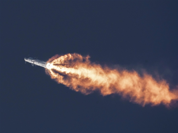 SpaceX新一代运载火箭首次轨道级试飞以失败告终 ，马斯克
：明年一定行！