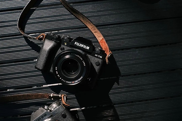 富士X-T5等四款相机发布最新固件：提升拍摄稳定性