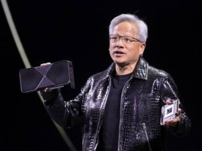 英伟达CEO黄仁勋CES展会上身6.5万鳄鱼皮夹克，竟是TOM FORD出品！