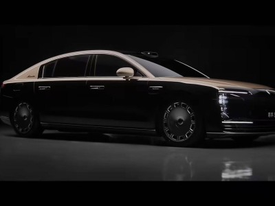 尊界S800黑金车色炫酷登场，华为鸿蒙智行旗舰车型预售中