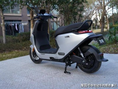 高性能智能电动车对决：九号M95c+与极核Ae4，哪款更适合你？