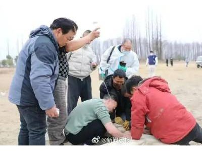 白龙马跳江救人后不幸离世，肠道疾病成致命元凶