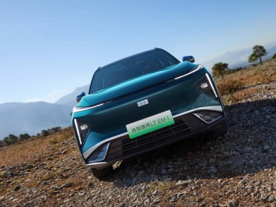 2025款银河L7 EM-i评测：1.5L插混新体验，油耗降续航增，智驾如何？