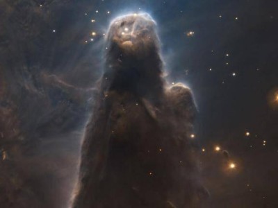 哈勃镜头下的宇宙奇观：锥状星云，暗藏天体演化的秘密