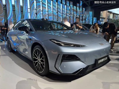 吉利银河E8上市：15万起享700Km续航，5米车长配激光雷达，智驾新体验！