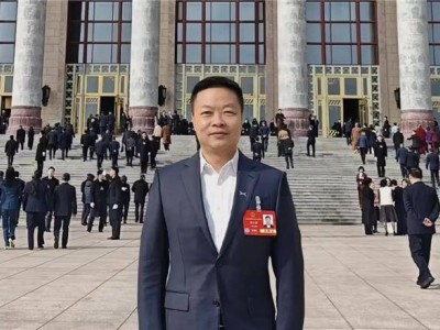 何小鹏预判：中国新能源车企未来7家争霸，AI与全球化成关键
