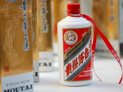 茅台张德芹首年成绩单：大象如何在平衡木上优雅起舞？