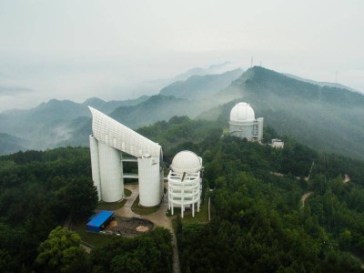 银道面“无人区”突破：天文学家新发现超千个背景类星体