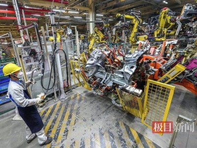 岚图智能化车间探秘：小记者亲眼见证118秒造车奇迹