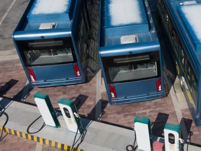新能源储能柜：城市公交绿色低碳转型的新引擎