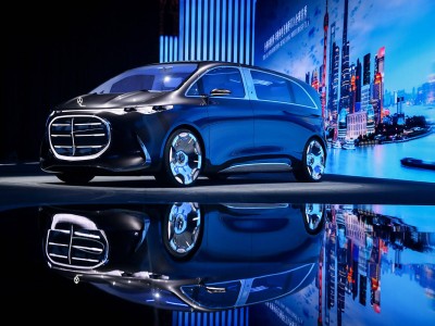 奔驰2025上海车展大放异彩：纯电长轴距CLA与Vision V概念车惊艳亮相