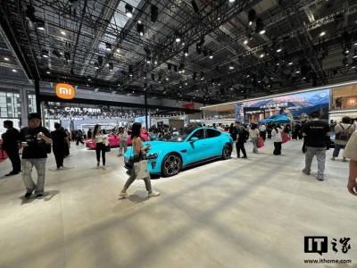 小米汽车2025上海车展吸睛，雷军缺席展台仍火爆，限定礼品受热捧