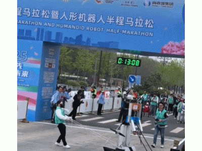 人形机器人马拉松：科技幻想与现实碰撞的尴尬瞬间