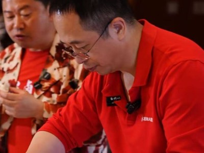 周鸿祎现身荣昌，与卤鹅哥共品地道美食
