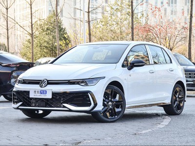 新款高尔夫300TSI R-Line上市，配置微调售价依旧15.69万！