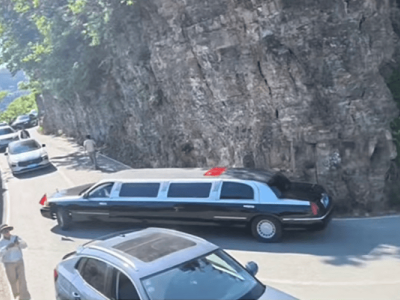 皖南川藏线拥堵事件：加长林肯挑战盘山道，自私行为何时止？
