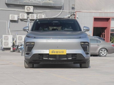 星纪元ET增程四驱版来袭：1500公里续航+豪华内饰，性价比如何？