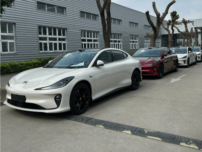 智己L6到店实拍：近5米车长+调光天幕，787马力性能怪兽来袭！