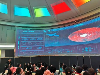 火星1号基地的“摘星人”李文英：五一假期引领星际探索之旅