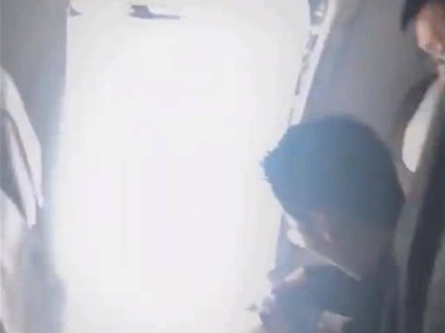 航班安全出口被误开，乘客：晚下机20分钟，万幸无人受伤！