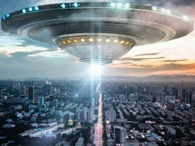 加州沙漠UFO变形之谜：蓝紫色发光体真相何在？