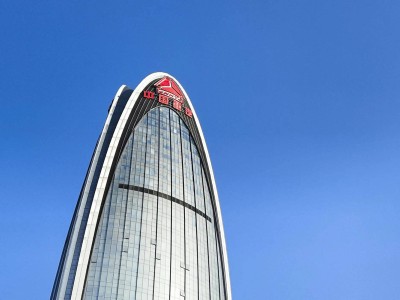 中国重汽重卡销量再夺冠，技术革新引领数智化时代潮流