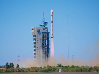 “崇州号”卫星启航！全球首个太空计算星座闪耀升空