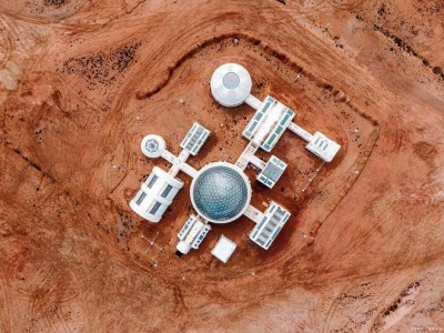 火星生命之谜：简单微生物还是高等文明？科学探索持续进行中