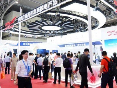 深圳科华极质兆瓦超充闪耀充换电展，再获三项行业殊荣！