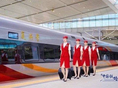 复兴号新乘务员夏制服璀璨登场，西安至香港线路首秀尽显东方韵味