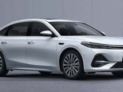 吉利银河A7 EM-i插混轿车亮相，剑指10万级市场，综合续航破2100km！