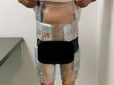 男子全身藏52部旧iPhone入境，海关火眼金睛当场查获！