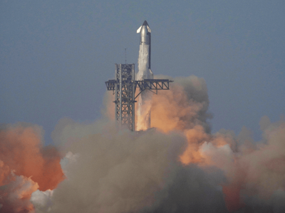 美“星舰”第九次试飞再遇挫：一级爆炸二级失控，马斯克仍乐观展望