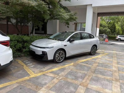 零跑B01街头曝光，近4米8车身配激光雷达，218马力续航650km如何？