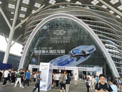 2025粤港澳大湾区车展盛况：自主豪车抢镜，车企大佬共话价格竞争新态势