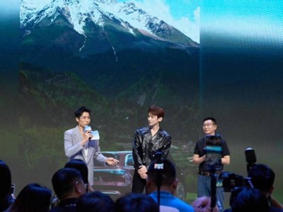 白敬亭首秀车展，力挺问界M8，共启智能豪华新旅程