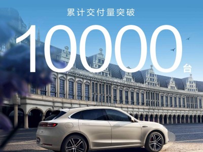 问界新M5 Ultra交付破万，鸿蒙智行引领智能汽车新风尚