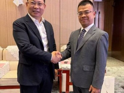 刘骏宏与余承东共话未来：太阳社区用户数据成汽车产业新引擎
