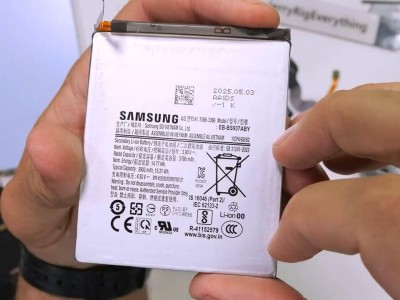 三星Galaxy S25 Edge拆解：5.8毫米超薄机身如何炼成？