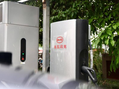 比亚迪兆瓦闪充生态大布局，近2万座闪充站来袭，充电焦虑将成过去式？