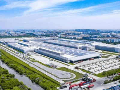 吉利李书福宣布：全球产能过剩下，吉利停建新车厂，寻求资源重组