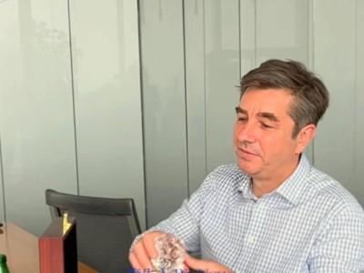 胡润与王宁互换藏品，泡泡玛特王宁：Labubu爆火因十年运营积累