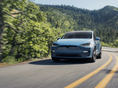 特斯拉新款Model S/X亮相美国，续航飙升660公里，寒霜蓝配色抢眼！