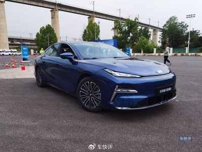 吉利银河星耀8上市即巅峰，中大型插混轿车销冠秘诀何在？