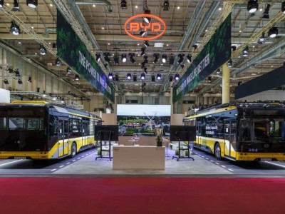 比亚迪2025德国UITP峰会首发B13.b电动大巴，引领欧洲绿色交通新风尚