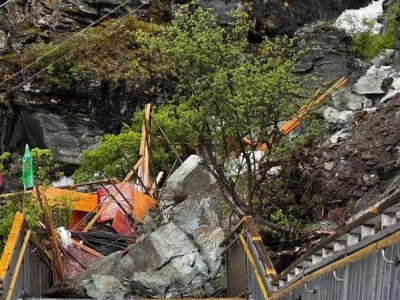 四川稻城亚丁景区塌方亲历者：与死神擦肩而过，景点已暂停开放