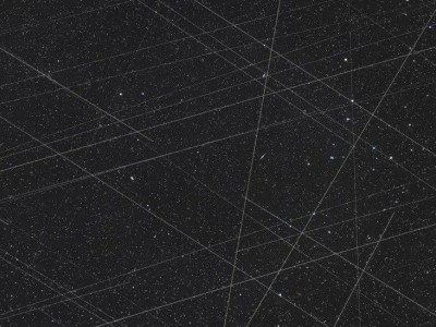 星链卫星威胁地球天文观测，“中国天眼”等射电望远镜面临失明危机