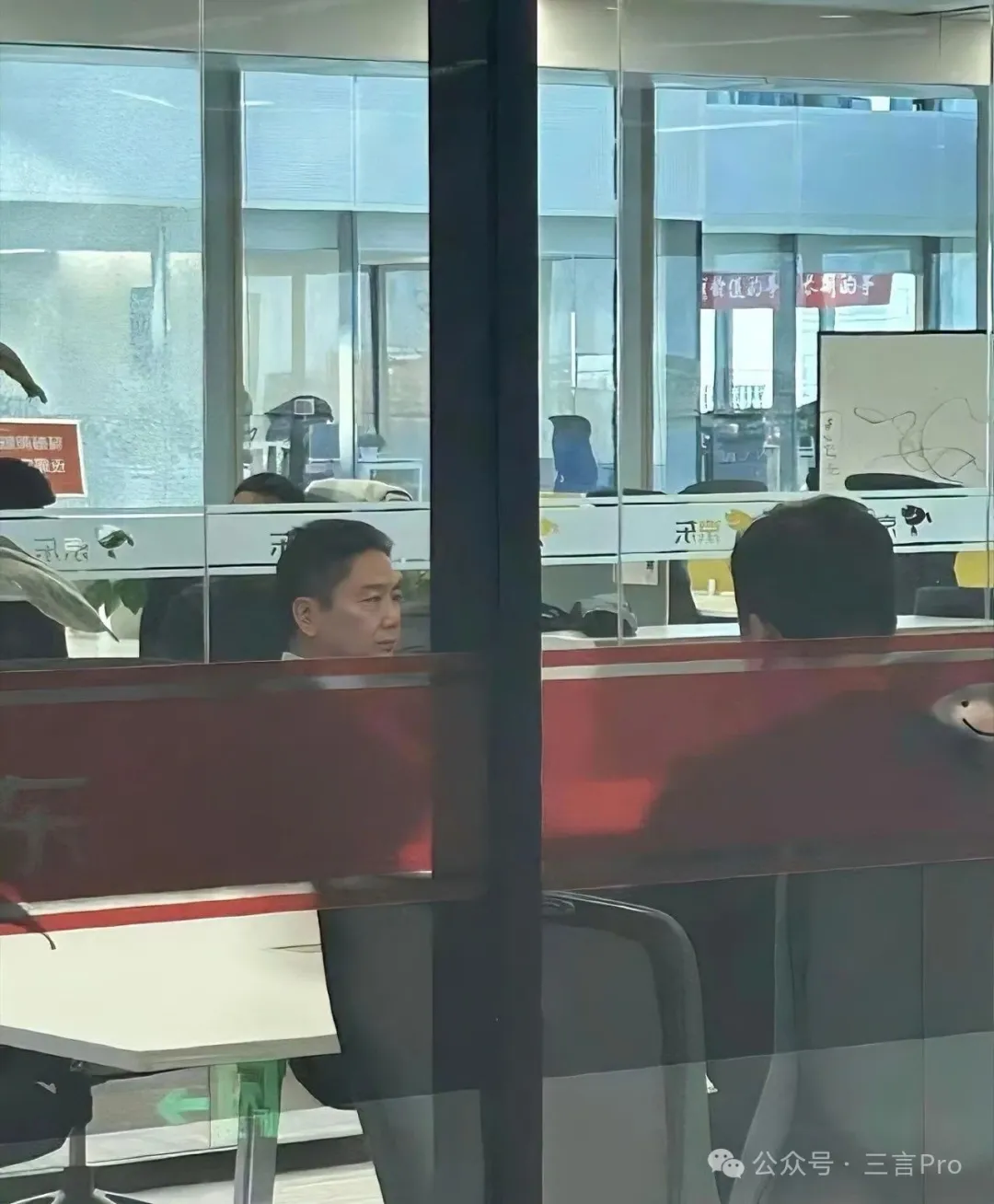 刘强东亲赴一线：送外卖、授课管理层，京东一季度财报彰显成效